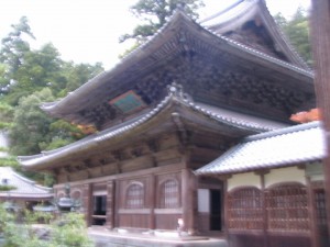 七堂伽藍の中心に位置する仏殿